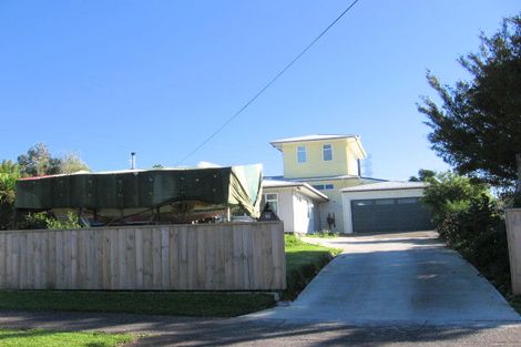 Photo of property in 58 Roberts Road, Te Atatu South, Auckland, 0610