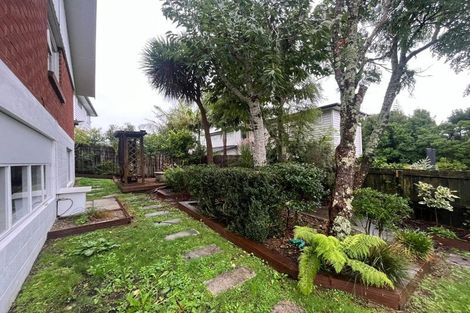 Photo of property in 4/305 Great North Road, Henderson, Auckland, 0612