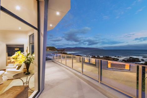 Photo of property in 160 The Esplanade, Houghton Bay, Wellington, 6023