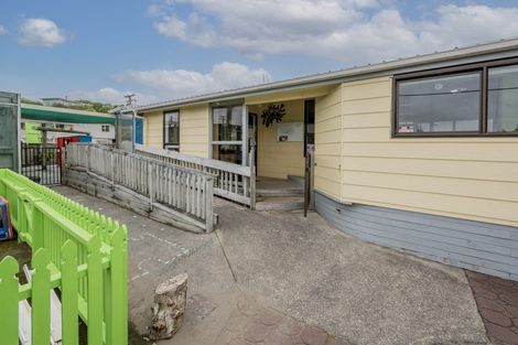 Photo of property in 2 Queens Road, Waikanae Beach, Waikanae, 5036