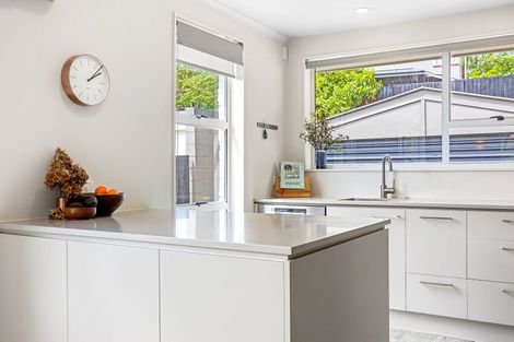 Photo of property in 42 Palatine Terrace, Saint Martins, Christchurch, 8022