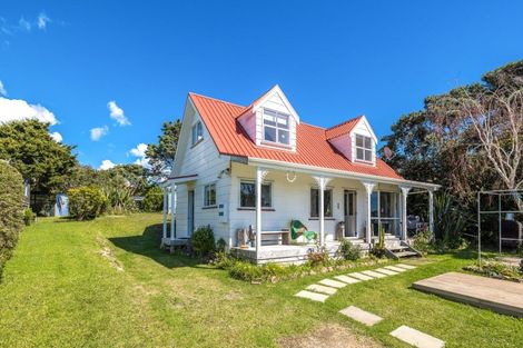 Photo of property in 16 Cory Road, Palm Beach, Waiheke Island, 1081