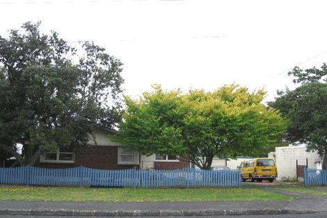 Photo of property in 11 Tiri Tiri Road, Birkdale, Auckland, 0626
