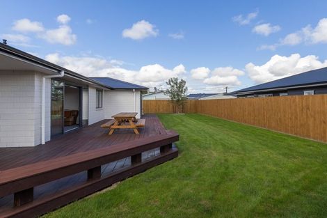 Photo of property in 12 Ash Close, Levin, 5510