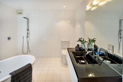 Photo of property in 21 Dillon Street, Lowry Bay, Lower Hutt, 5013