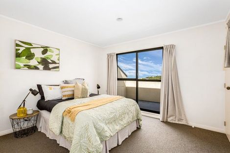 Photo of property in 21 Ladbrooke Drive, Newlands, Wellington, 6037