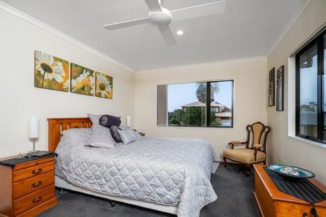 Photo of property in 13 San Marino Drive, Henderson, Auckland, 0612