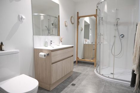 Photo of property in 9 Podgora Avenue, Kumeu, 0810