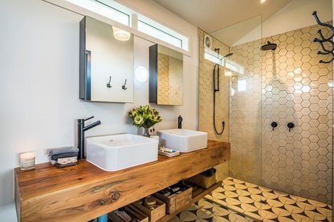 Photo of property in 200 Queen Street, Northcote Point, Auckland, 0627