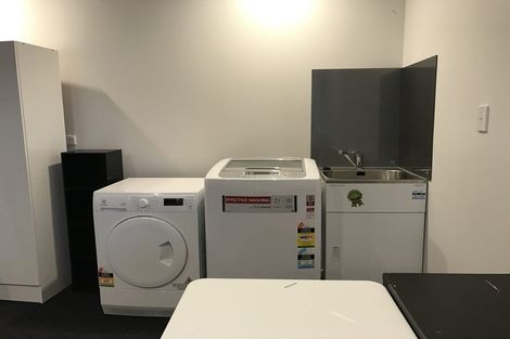 Photo of property in 39 Deverell Place, Northcross, Auckland, 0632