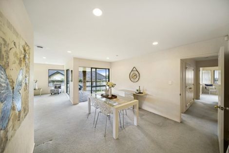 Photo of property in 22 Limerick Place, Dannemora, Auckland, 2016