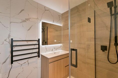 Photo of property in 17e Martin Place, Kelston, Auckland, 0602