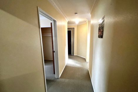 Photo of property in 15 Tabak Crescent, Takaro, Palmerston North, 4412