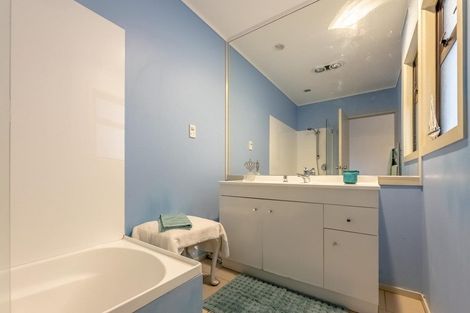 Photo of property in 26b Tower Hill, Stanmore Bay, Whangaparaoa, 0930