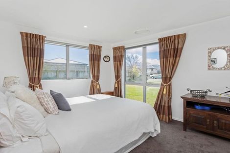 Photo of property in 48 Blue Gum Place, New Brighton, Christchurch, 8083