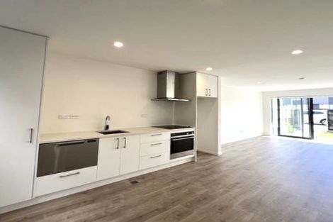 Photo of property in 14/12 Tawa Road, Te Atatu Peninsula, Auckland, 0610