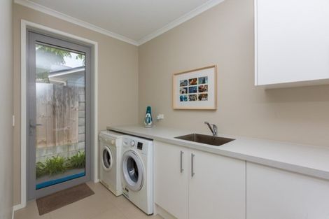 Photo of property in 7a Royal Heights, Glen Avon, New Plymouth, 4312