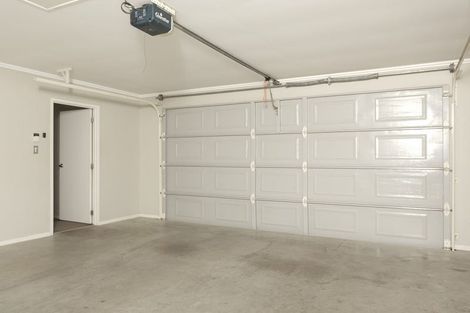 Photo of property in 11a Barron Drive, Green Bay, Auckland, 0604