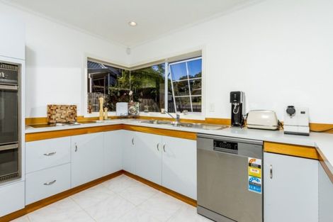 Photo of property in 8 Highwood Grove, Torbay, Auckland, 0630
