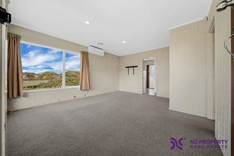 Photo of property in 2/17 Jenelin Road, Glendene, Auckland, 0602