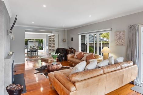 Photo of property in 12 Rawene Street, Waikanae, 5036