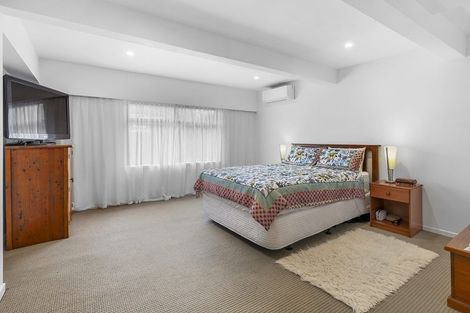 Photo of property in 24 Ranui Terrace, Tawa, Wellington, 5028