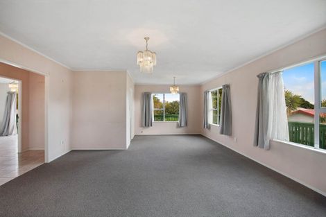 Photo of property in 16 Leaming Place, Clarks Beach, 2122