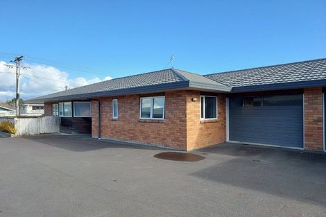 Photo of property in 33 Clemow Road, Fitzroy, New Plymouth, 4312