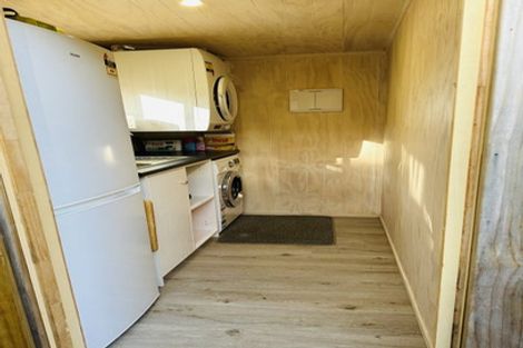 Photo of property in 8 Pendrell Road, Piha, New Lynn, 0772