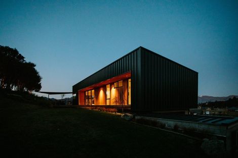 Photo of property in 8 Nokomai Street, Wanaka, 9305