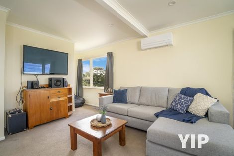 Photo of property in 16 Salford Street, Newlands, Wellington, 6037
