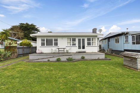 Photo of property in 13 Kawakawa Bay Coast Road, Kawakawa Bay, Papakura, 2585