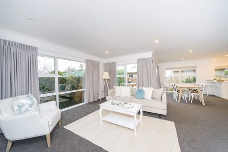 Photo of property in 2b Alton Place, Hokowhitu, Palmerston North, 4410