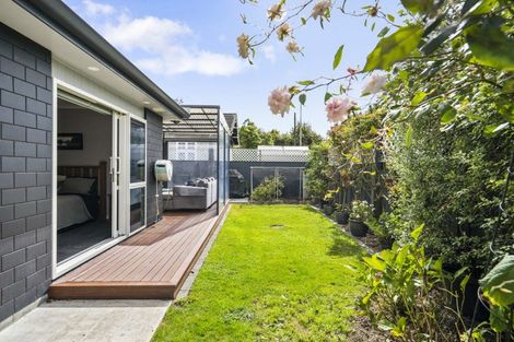 Photo of property in 1a Camp Street, Heretaunga, Upper Hutt, 5019