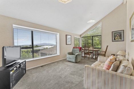 Photo of property in 38 Kakariki Grove, Waikanae, 5036