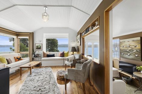 Photo of property in 385 Karaka Bay Road, Karaka Bays, Wellington, 6022