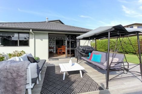 Photo of property in 5 Parkvue Drive, Bell Block, New Plymouth, 4312