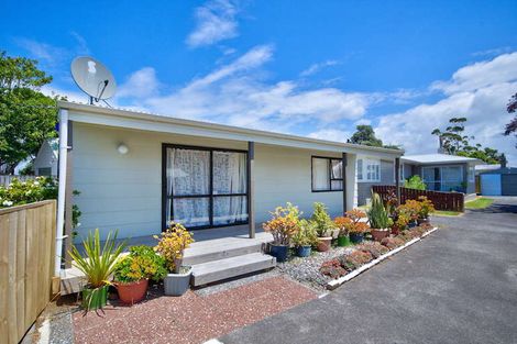 Photo of property in 2/15 Ward Crescent, Te Atatu Peninsula, Auckland, 0610