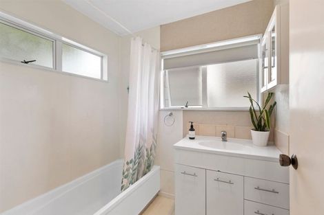 Photo of property in 11 Te Ngaere Place, Merrilands, New Plymouth, 4312