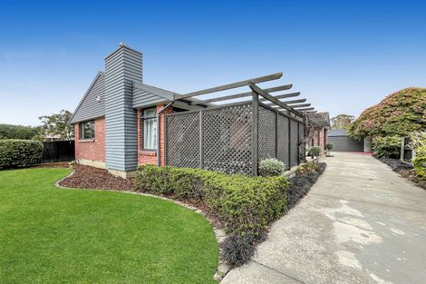 Photo of property in 17 Burnside Crescent, Burnside, Christchurch, 8053