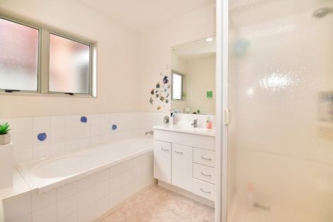 Photo of property in 15 The Grove, Red Beach, 0932