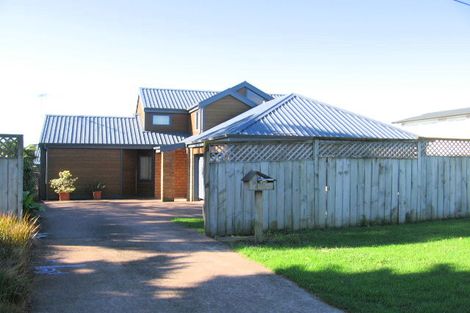 Photo of property in 2/397 East Coast Road, Mairangi Bay, Auckland, 0630