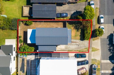 Photo of property in 35 Becker Drive, Weymouth, Auckland, 2103