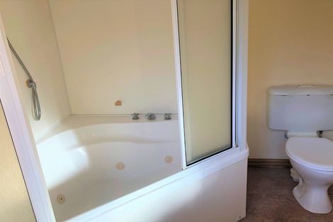 Photo of property in 52 Blue Gum Place, New Brighton, Christchurch, 8083