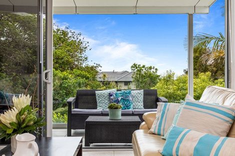 Photo of property in 88 Grovenor Drive, Orewa, 0931