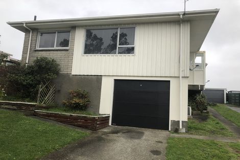 Photo of property in 23 Colchester Crescent, Newlands, Wellington, 6037