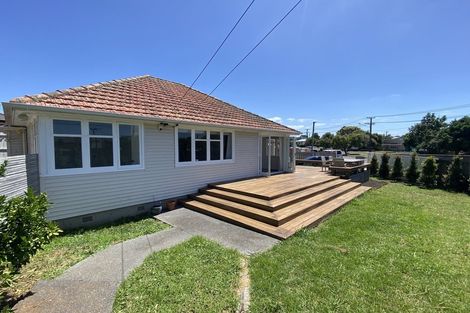 Photo of property in 25 Holland Avenue, Point England, Auckland, 1072