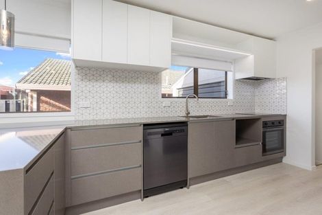 Photo of property in 6a Beach Road, Orewa, 0931