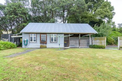 Photo of property in 100 Halcombe Road, Feilding, 4775