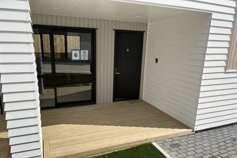 Photo of property in 6/535 Swanson Road, Ranui, Auckland, 0612